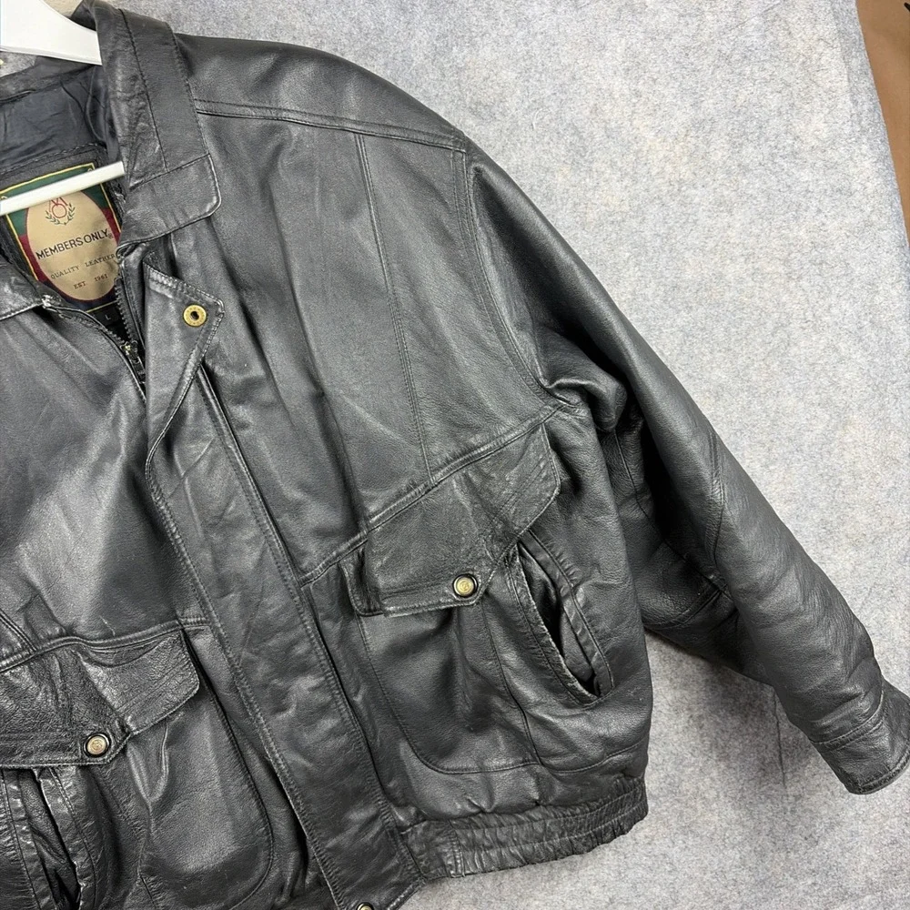 VINTAGE MEMBERS ONLY Black Leather Jacket Lined Size Mens L Motorcycle Bomber